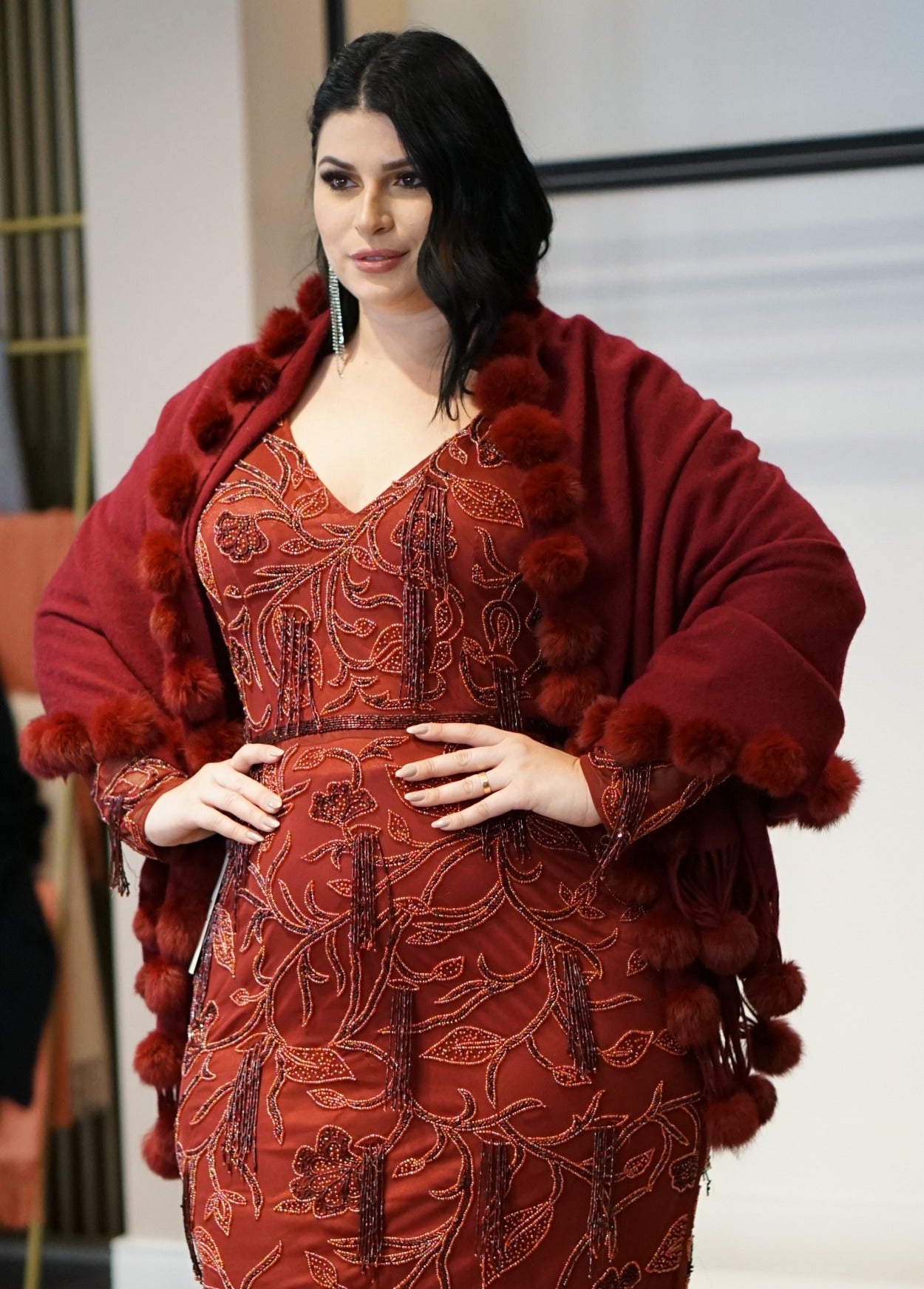 Estola De Cashmere Com Pompons Em Pele Concept